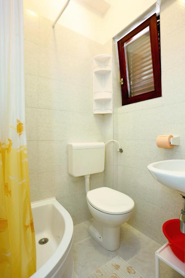 Family Friendly Seaside Apartments Razanj, Rogoznica - 10373 Екстер'єр фото