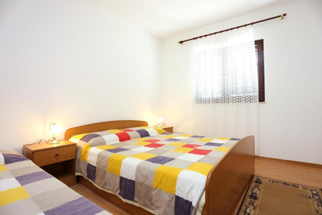 Family Friendly Seaside Apartments Razanj, Rogoznica - 10373 Екстер'єр фото