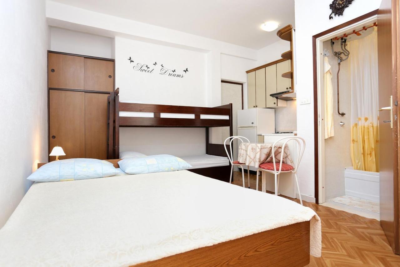 Family Friendly Seaside Apartments Razanj, Rogoznica - 10373 Екстер'єр фото
