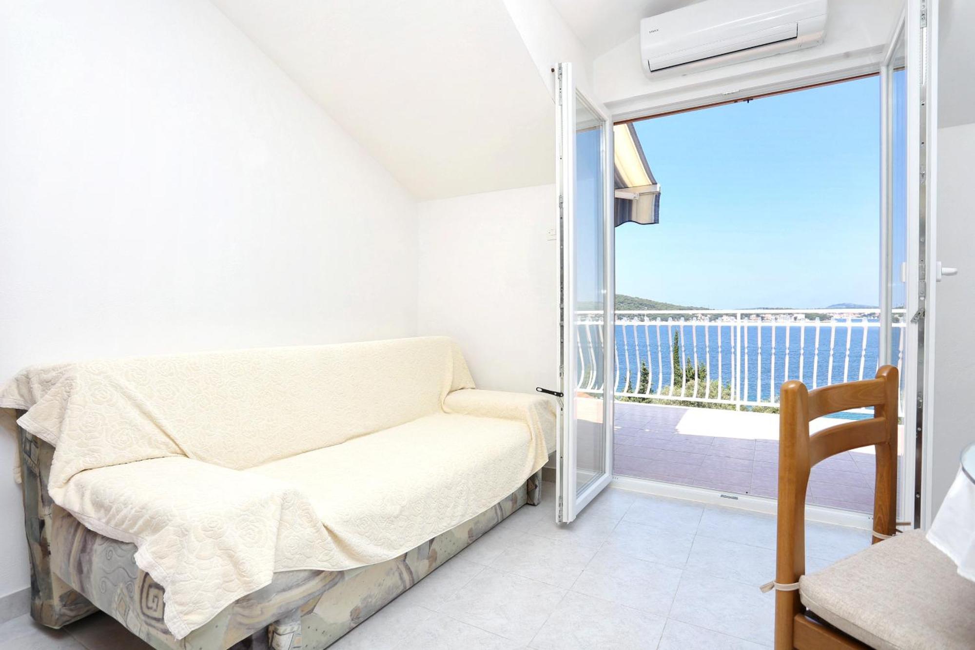 Family Friendly Seaside Apartments Razanj, Rogoznica - 10373 Номер фото